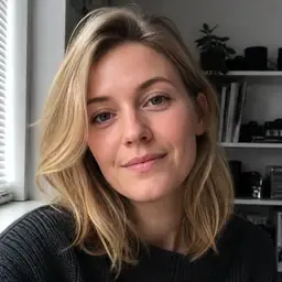 Portrait de Laura Stein, critique de l'APOB